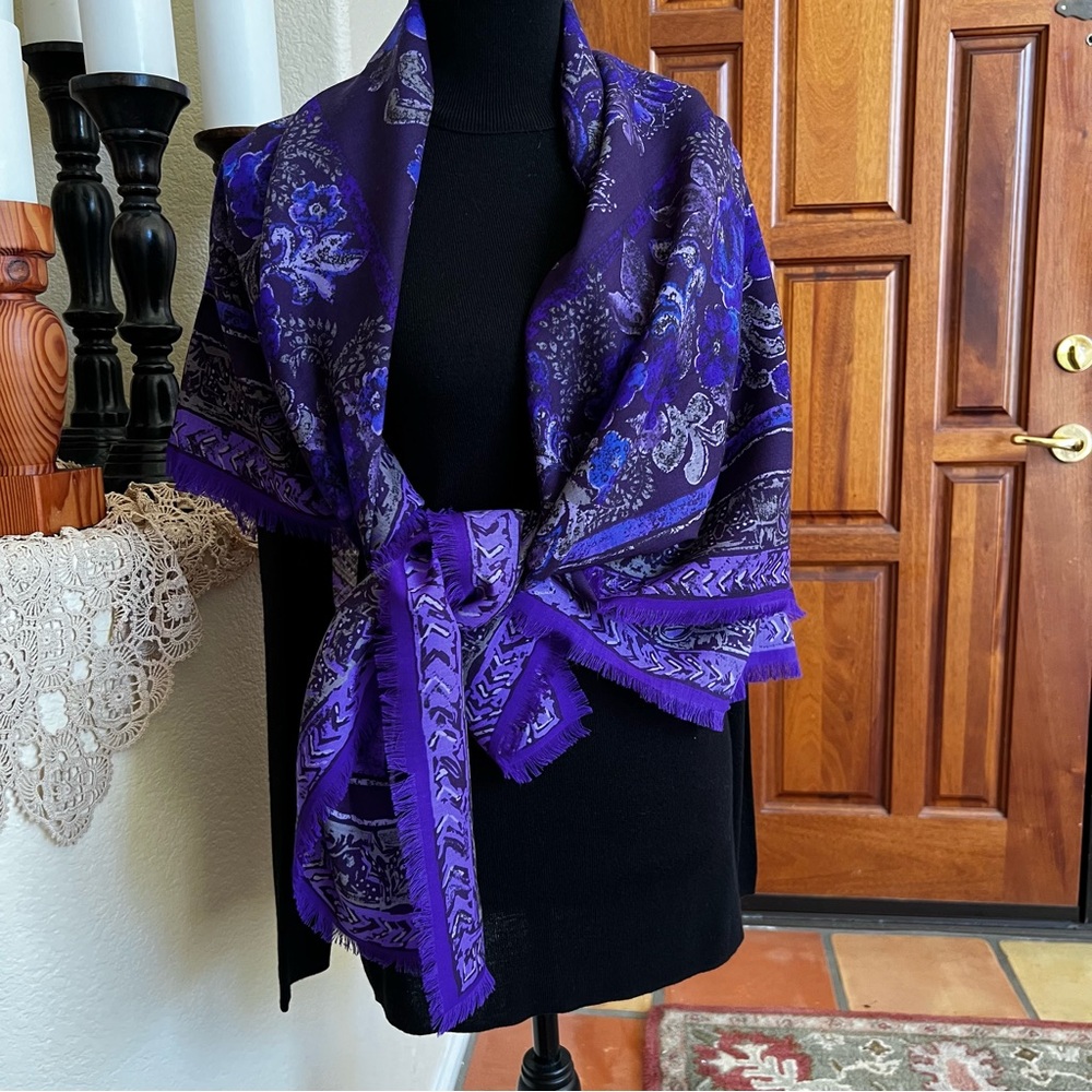 JACQUES VERT Wool Blend Purple Abstract Flowers  Scarf/Wrap 52 x 52" Fringes